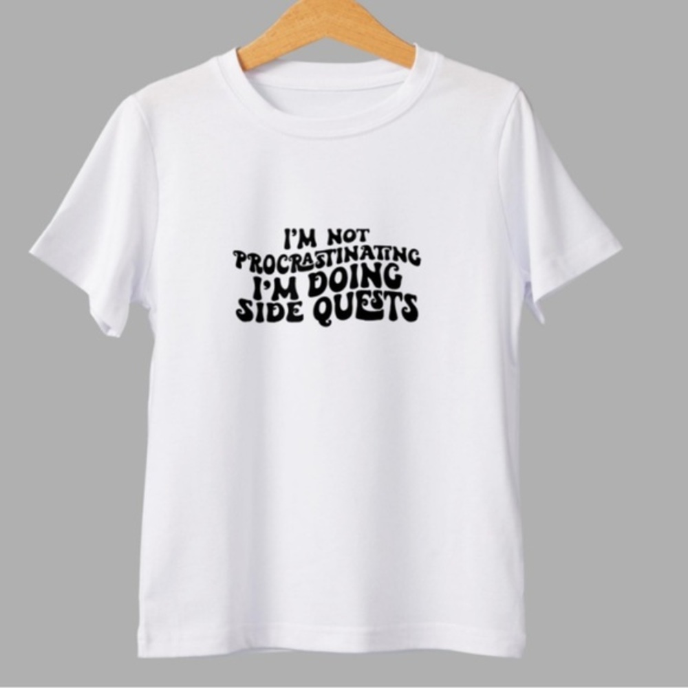 I’M NOT PROCRASTINATING I’M DOING SIDE QUESTS t shirt